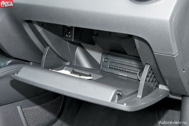 CD-чейнджер «съедает» добрую половину объема бардачка