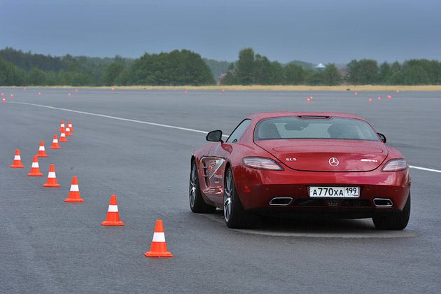 Цены на SLS AMG в России начинаются от 11,5 миллиона рублей