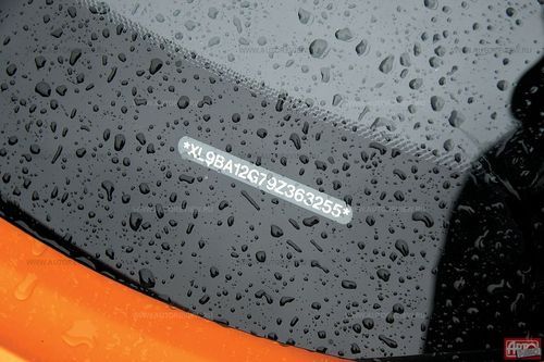 Последние три цифры VIN-номера — общее количество собранных машин компании, первый Aileron имел номер 250. XL — код Голландии, но все серийные Элероны будут собираться в Англии