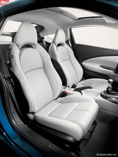 Передние сиденья с развитым профилем удовлетворят самых взыскательных «спортсменов»