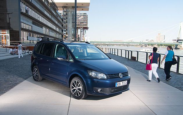 В ходе рестайлинга конструкторы концерна "Фольксваген" смогли снизить коэффициент аэродинамического сопротивления компактвэна Touran с 0,32 до 0,29. Это хороший результат даже по меркам обычного легкового автомобиля