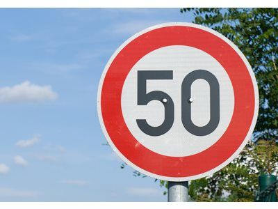 Скорость в городах предложили снизить до 50 километров в час