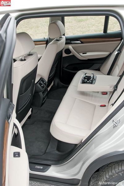 Колесная база увеличилась всего на 15 мм, но на задних сиденьях стало заметно просторнее