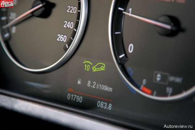 На бездорожье можно воспользоваться лишь электронным помощником при спуске с горы: скорость при этом водитель задает сам — с помощью кнопок штатного круиз-контроля