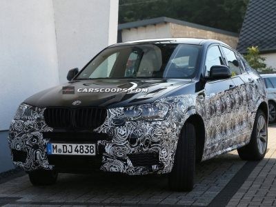 BMW X4 позирует рядом с X3