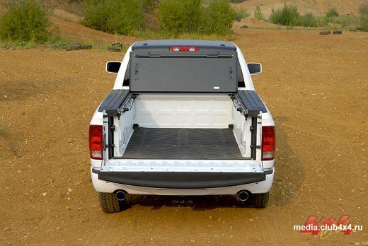 Крышка складывается «гармошкой». Слишком замороченный вариант