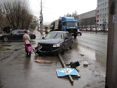 За сбитый светофор виновников аварии накажут отдельно