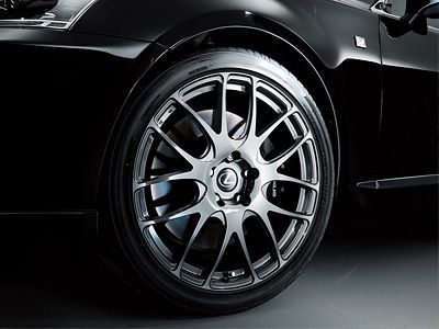 Флагманский седан Lexus получил пакет улучшений