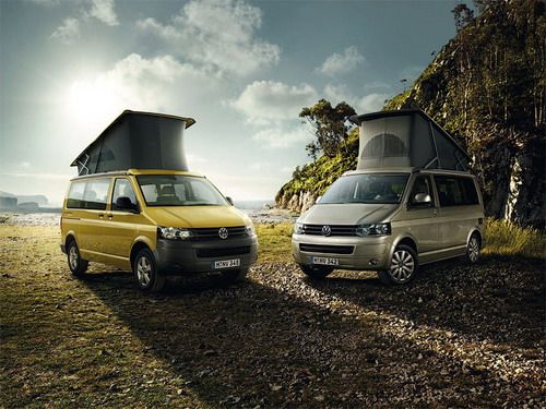 Забраться в "палатку" на крыше VW California можно только через специальный люк в передней части салона