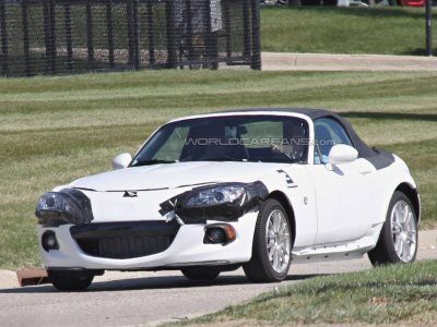 Появились первые снимки прототипа новой Mazda MX-5