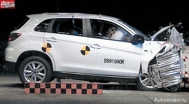 Mitsubishi ASX пока не проходил независимых тестов EuroNCAP, но заводские испытания продемонстрировали высокую пассивную безопасность. В оснащение может входить до семи подушек безопасности, включая установленую под рулевой колонкой подушку для защиты ног водителя
