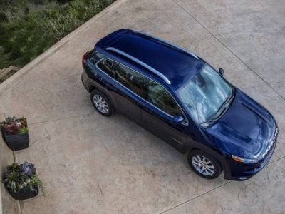 Jeep начал поставки Cherokee нового поколения дилерам