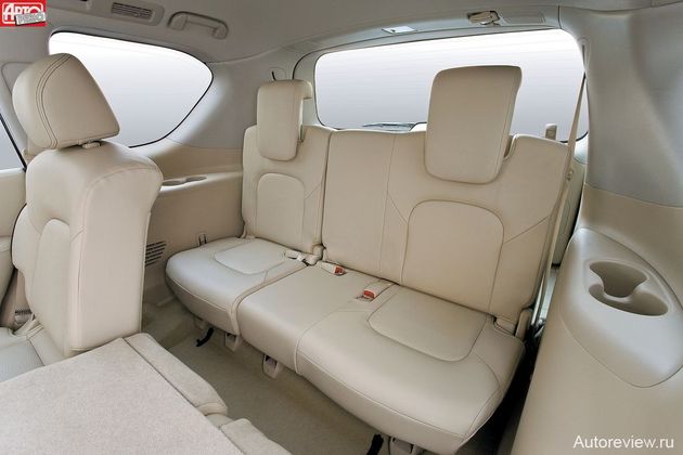 На галерке неплохо устроятся даже рослые седоки, а по ширине хватило бы места и третьему пассажиру. К тому же сзади меньше всего донимают вибрации неподрессоренных масс