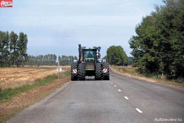 Patrol обгоняет такой «негабаритный» транспорт легко, а вот водителям праворульных машин не позавидуешь — им приходится наклоняться к пассажирской двери, чтобы выглянуть за разделительную. Разъезд впритирку с выходом на обочину здесь обычное дело