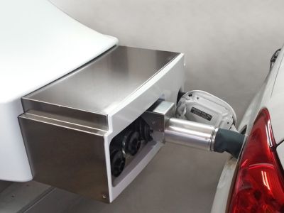 В США разработали робота-заправщика для бензоколонок