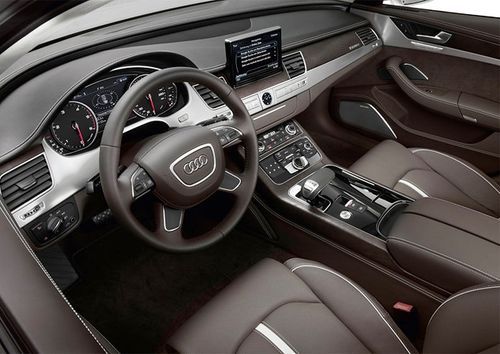 Покупатели Audi А8 смогут выбирать из пяти базовых цветов отделки салона, трех расцветок потолка и нескольких вариантов кожи. Кроме того, у них будет возможность заказать индивидуальную отделку салона или подобрать эксклюзивные материалы
