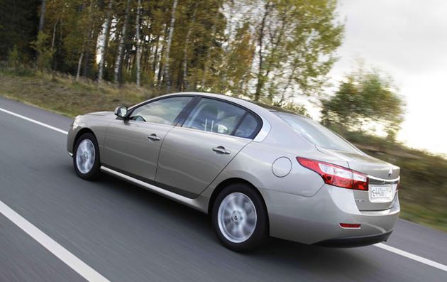 Седан Latitude выпускается на заводе в южнокорейском городе Бусан вместе с еще четырьмя моделями Renault Samsung Motors - SM5, SM7, QM5 и Renault Koleos. При этом, Южная Корея является еще и главным рынком сбыта "Латитьюда"