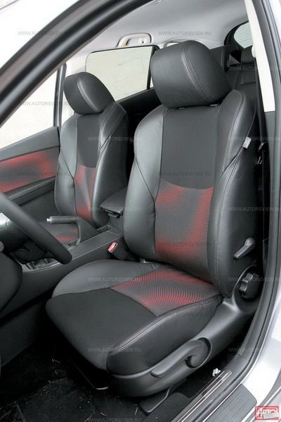 В отличие от «ковшей» Форда и Mitsubishi, сиденье Мазды позволяет регулировать поясничный подпор и высоту посадки, но заметно уступает конкурентам в цепкости