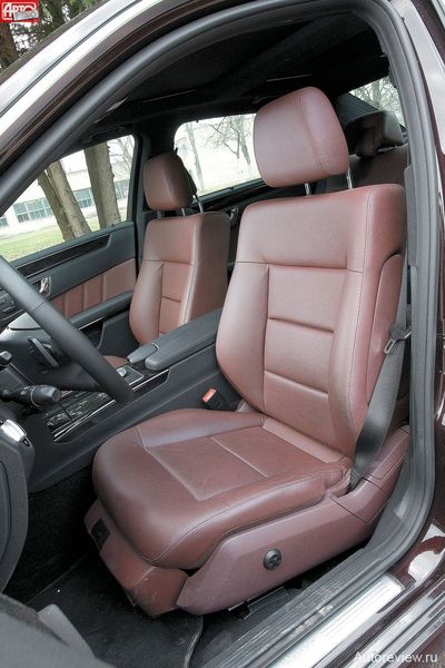 Отличное кресло! Но регулировка поясничного подпора — на торце подушки