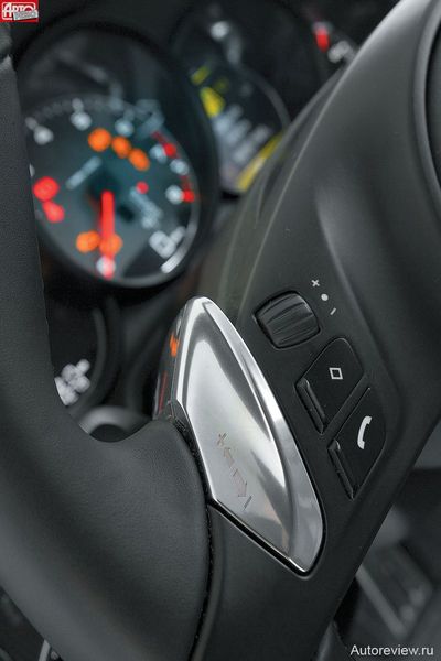 Лепестки «робота» PDK — нарулевые: от себя — передача вверх, к себе — вниз