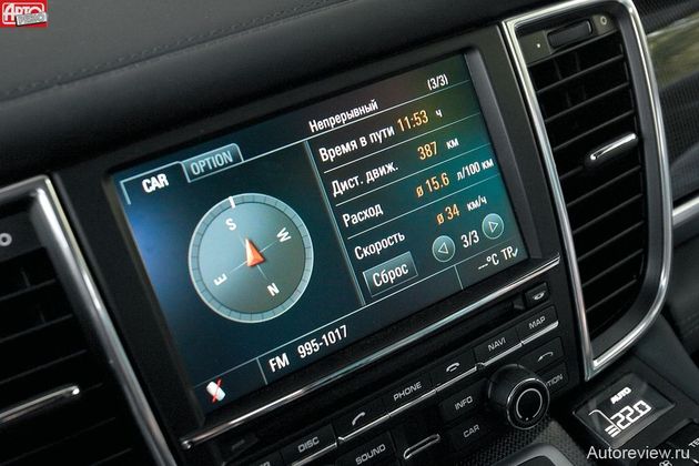 Обилие кнопок в системе Porsche Communication Management требует привычки, но скомпонованы они удобно