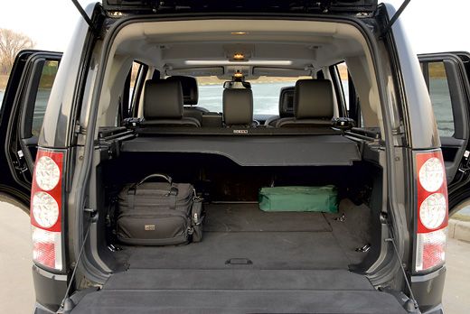 Оба автомобиля могут быть оборудованы третьим рядом сидений, но на тесте Discovery был пятиместный