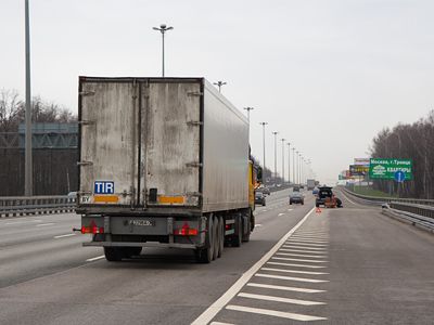 Запрет на въезд фур в пределы МКАД продлен до полуночи