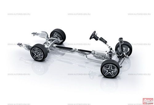 Главное отличие шасси Мерседеса E 63 AMG от обычного E 500 — новая пружинная передняя подвеска с расширенной на 56 мм колеей и стойками McPherson. Рулевое управление «острее» на 22% (передаточное отношение 14:1 против 17:1 у стандартного Е 550)