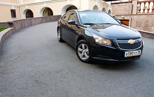 Независимые европейские и североамериканские краш-тесты Chevrolet Cruze еще не проводились. Но этот автомбиль уже успел получить отличные результаты на испытаниях в Китае. Местный комитет по экспертизе новых автомобилей (C-NCAP) дал максимальную оценку безопасности "Круза" по результатам собственного краш-теста