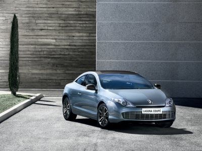 До России добралось обновленное купе Renault Laguna