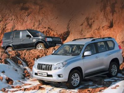 Land Rover Discovery 4 против Toyota Land Cruiser Prado. Легенда и слухи
