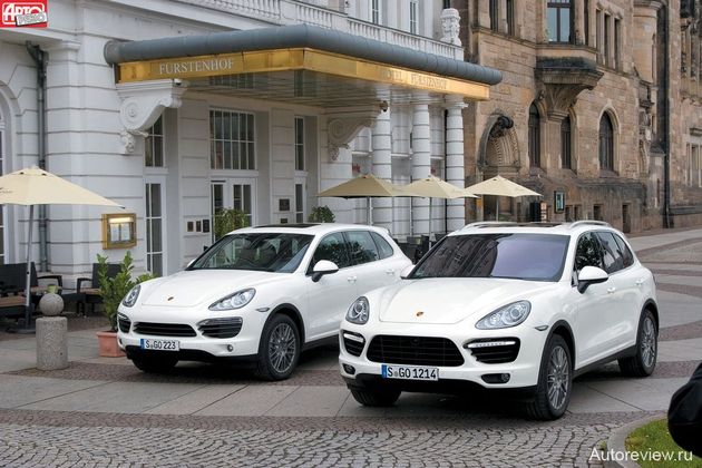 Слева — Cayenne S, справа — Cayenne Turbo