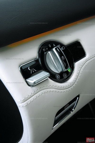 Слева от рукоятки головного освещения — клавиша «ночного визора»