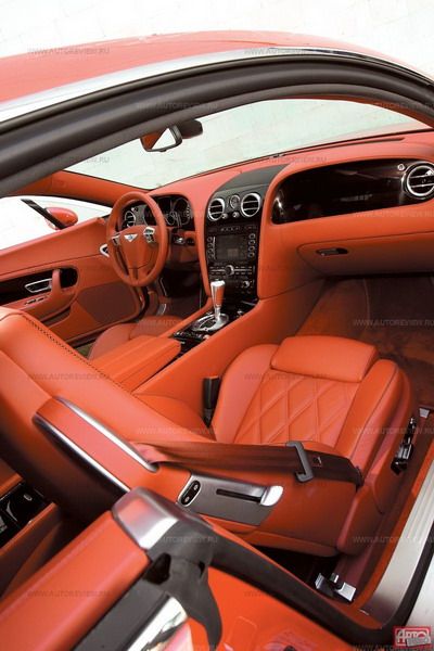 Садиться в Bentley не так удобно, как в Mercedes или Porsche, кресла по жесткости — как у Панамеры, но профиль не так удачен