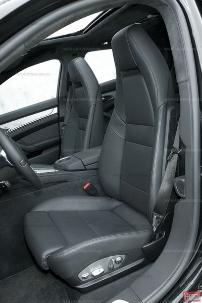 «Интегральные» кресла Панамеры — низкие, жесткие, с выверенным профилем и массой регулировок