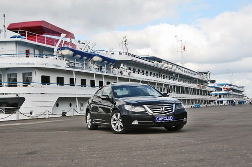 Обновленная Honda Legend посвежела, стала солиднее и представительнее. Фото 