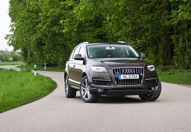 Внешний рестайлинг внедорожник Audi Q7 перенес еще в прошлом году 
