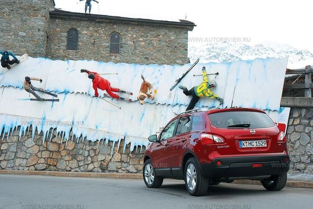 Сзади обновленный Qashqai можно отличить только по фонарям. Стоп-сигналы — светодиодные 
