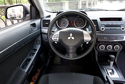 Mitsubishi Lancer Sportback. Фото Кирилла Лебедева с сайта 