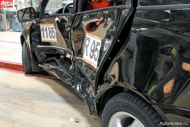 Замки в Калине работают отлично, а деформация кузова невелика — ни один замок не отщелкнулся. Значит, оснований для пенализации по баллам по методике EuroNCAP нет