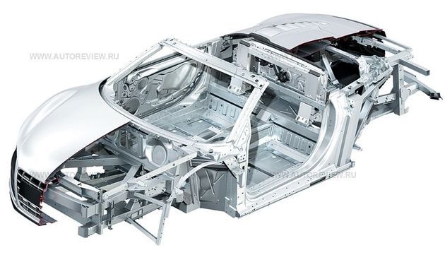 Алюминиевый пространственный каркас спайдера унифицирован с каркасом купе на 70% и весит на шесть килограммов больше — 216 кг. Зато центр тяжести в отсутствие жесткой крыши немного понизился