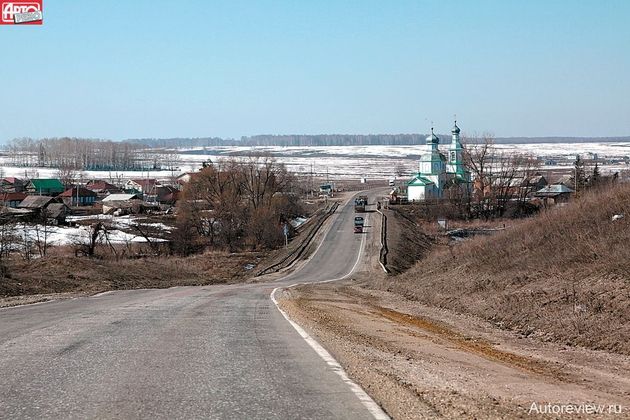 Маршрут через Дмитровград, Ульяновск и Алатырь почти на 100 километров длиннее, но трафика почти нет, а красот — больше. В сумме после 2000 километров «трассовых» километров Ford Focus показал средний расход топлива 8,1 л/100 км, а Renault и Chevrolet — почти на пол-литра меньше