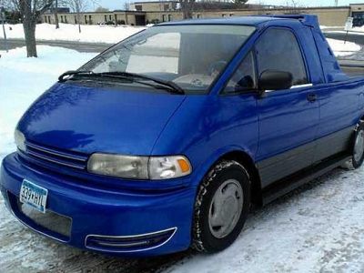 Toyota Previa попала в руки беспощадного любителя тюнинга